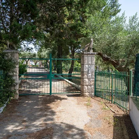 Βίλα Blanca - Intera Con Trullo E Piscina